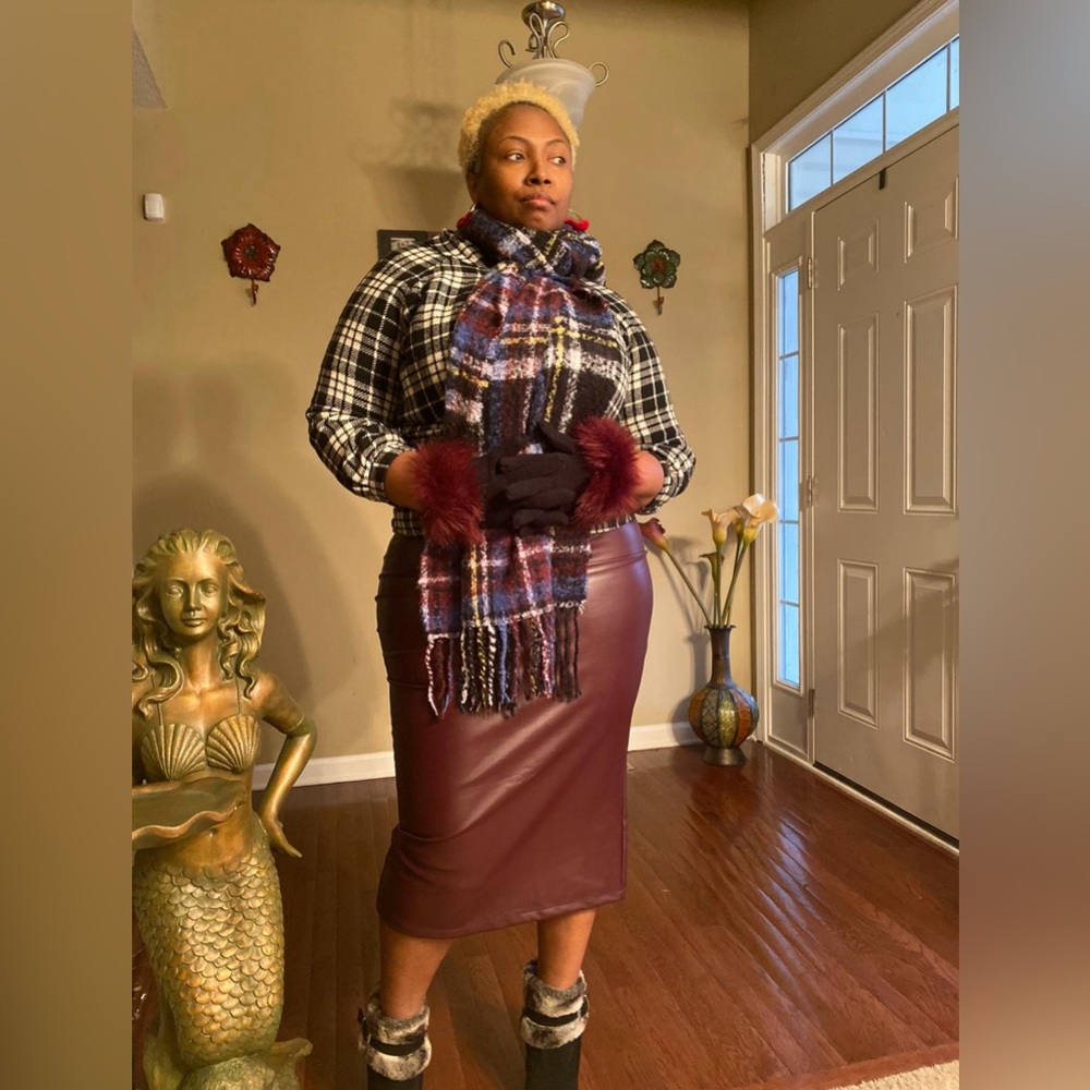 14th & Union Burgundy Slim Fit Pencil Skirt